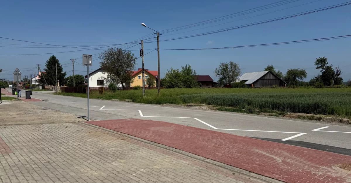 Nowa droga i chodnik w Goleszowie zakończone. Mieszkańcy zyskali bezpieczniejszą infrastrukturę