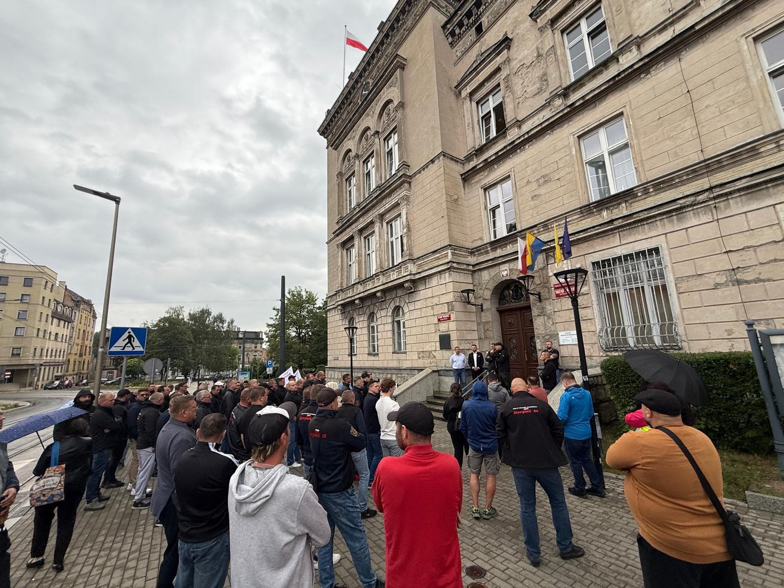 Pikieta związkowców przy mysłowickim magistracie. Chodziło o ZOMM