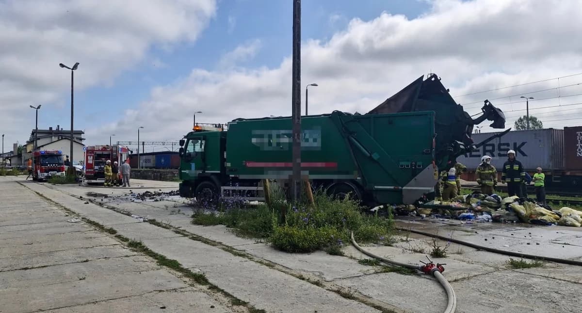 Pożar śmieciarki w Laskowicach. Szybka reakcja pracowników oraz służb
