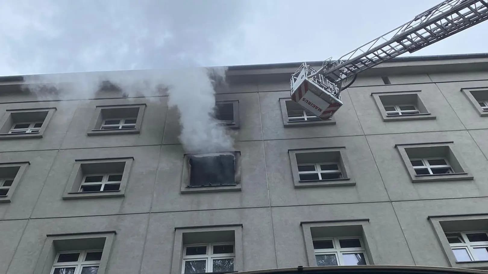 Pożar w akademiku. Ewakuowano 50 osób. Dwie są ranne