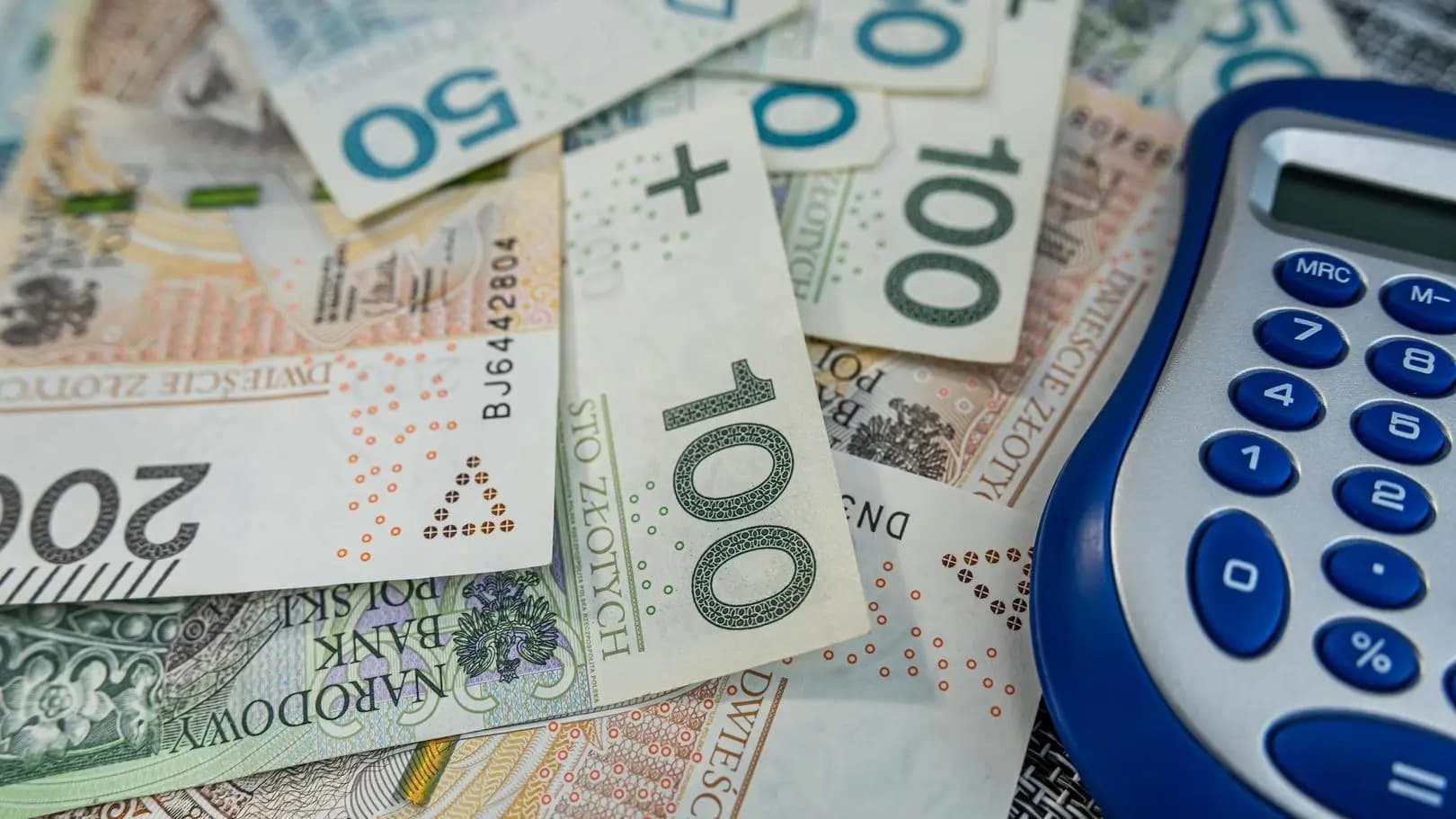 Pracowniczki z KAS z zarzutami. Informacje od nich trafiały do mafii