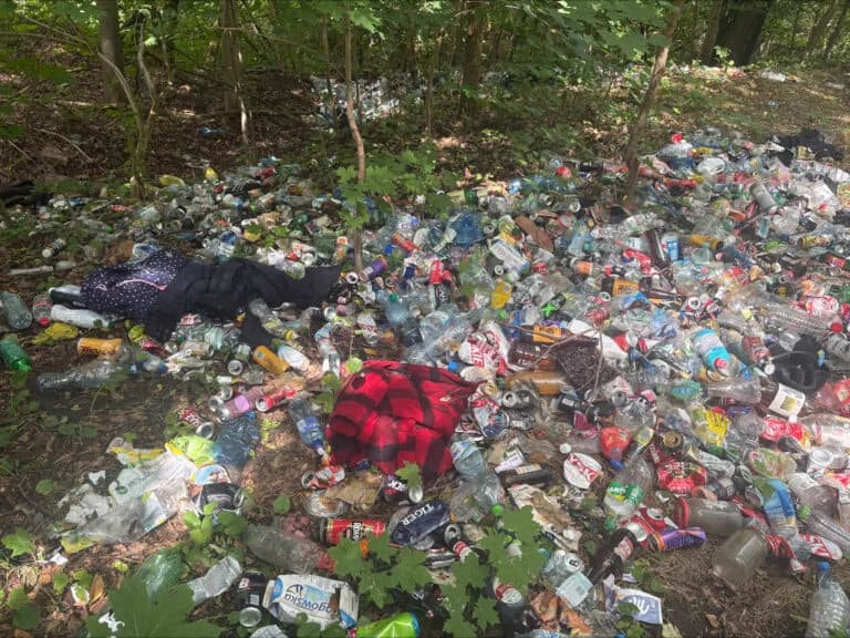 Read article: Dzikie wysypisko na Marysinie. Miasto reaguje, ale nie uprzątnie problemu