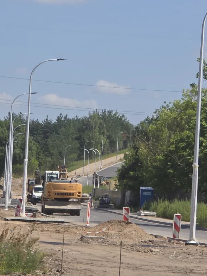 Reymonta po robotach, Piaskowa z nowym terminem. Przebudowa trwa