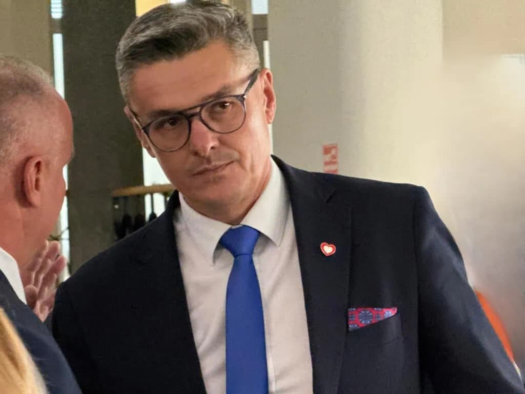 Samorządowy „multitasking” czy konflikt interesów? “Marszałek zjadł zęby na wodociągach”