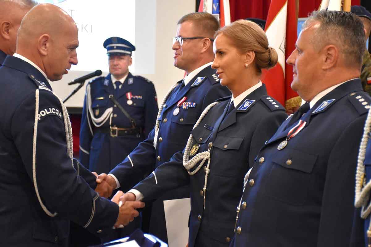 Święto Policji w Wołominie. Awanse, odznaczenia i nowe kierownictwo komisariatu w Markach