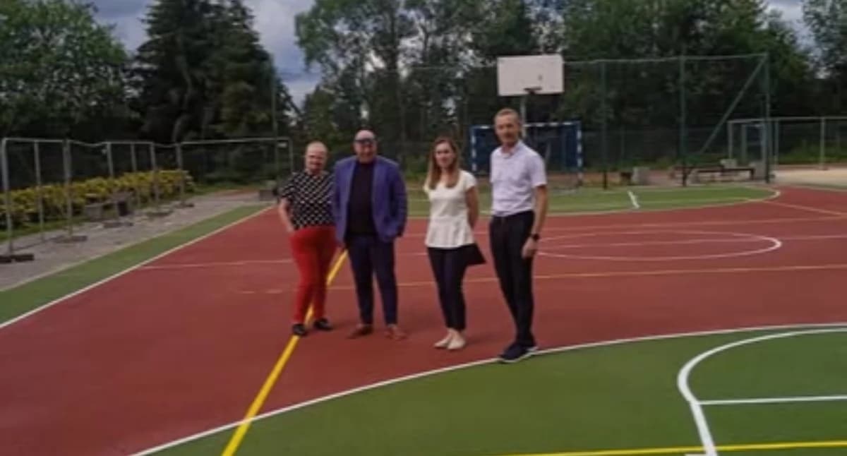 Szkolny obiekt sportowy w Lalikach przeszedł kompleksową modernizację
