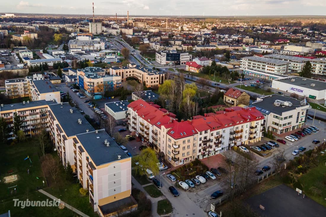 Wybrano dwie piotrkowskie szkoły. Na stole miliony