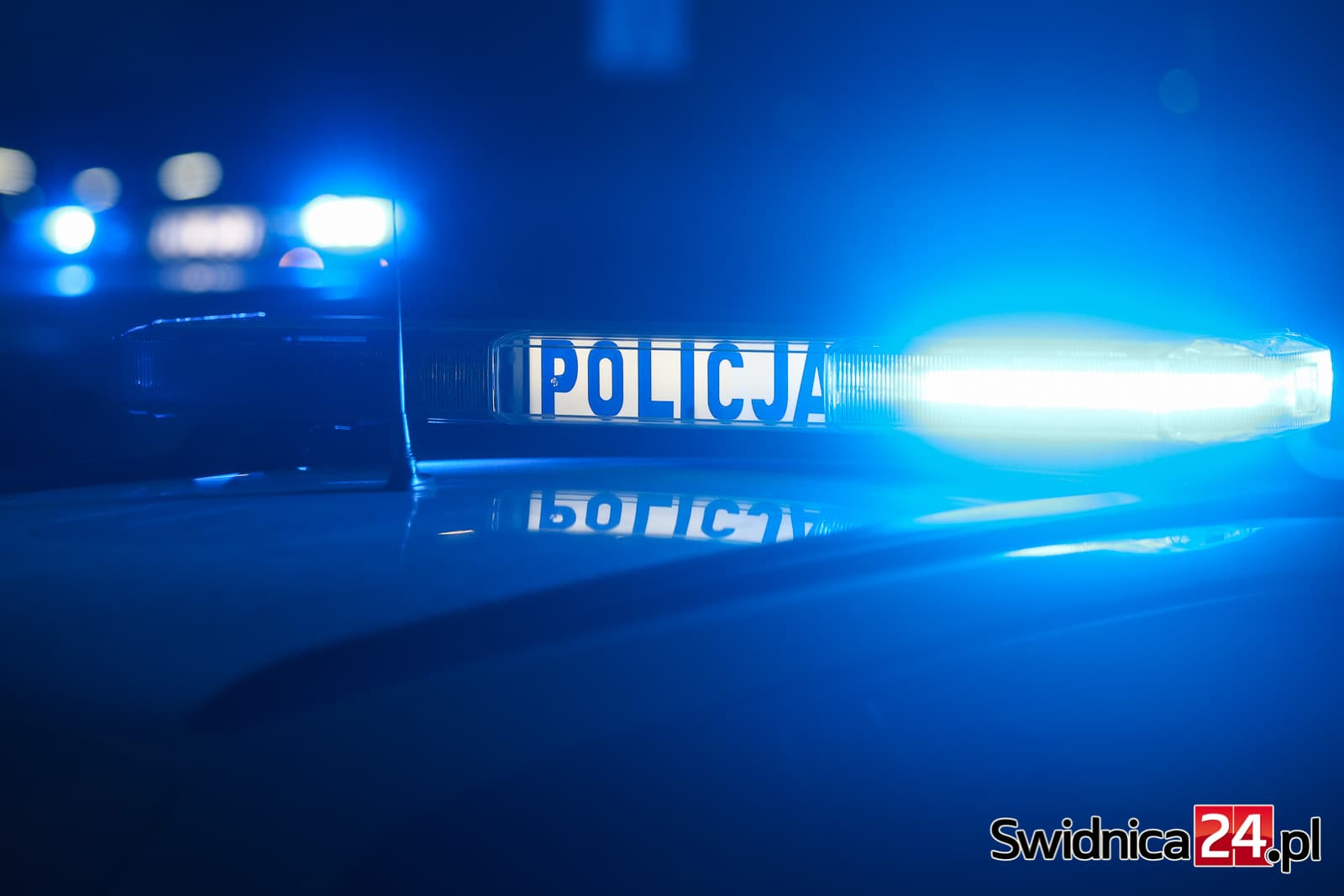 Zderzenie motocykla z autem osobowym na „modliszówce”. 27-latek trafił do szpitala