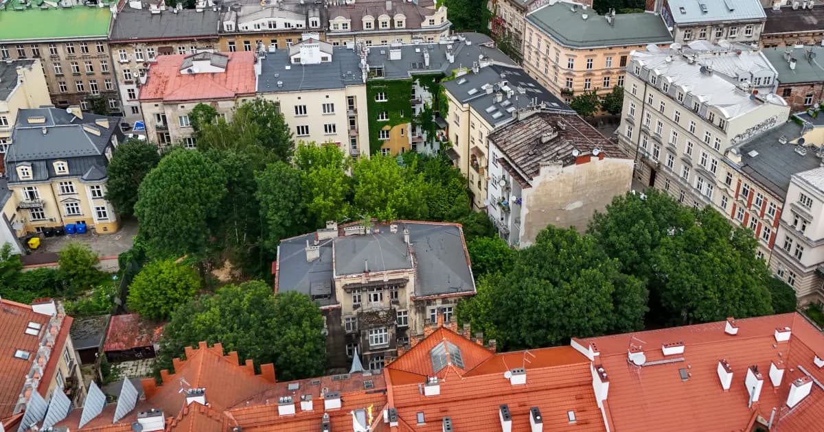 „Zielona ściana” się nie liczy. Pozwolenie na budowę w centrum pod znakiem zapytania