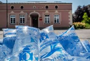 Miasto rozdaje wodę