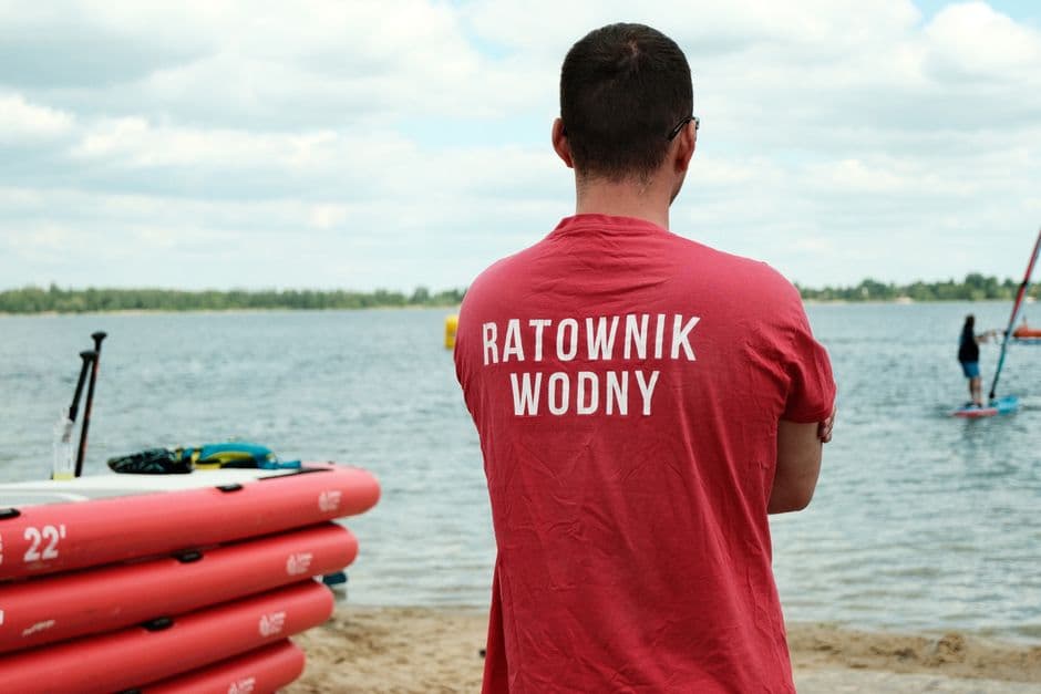 Policyjna akcja ratunkowa na Jeziorze Tarnobrzeskim. Ojciec z synem w niebezpieczeństwie