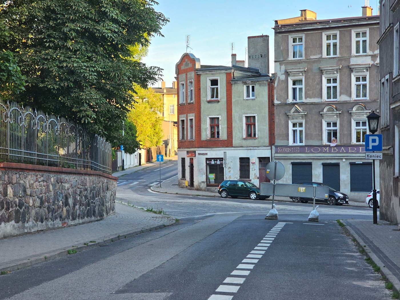 Zmiany w organizacji ruchu w centrum Gniezna. Kierowcy znów zaparkują na objeździe