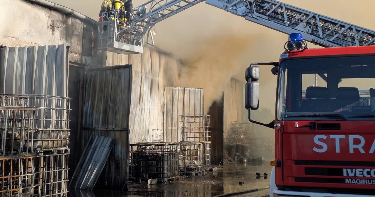 Kłęby dymu w mieście pod Warszawą. Wielki pożar w Mszczonowie