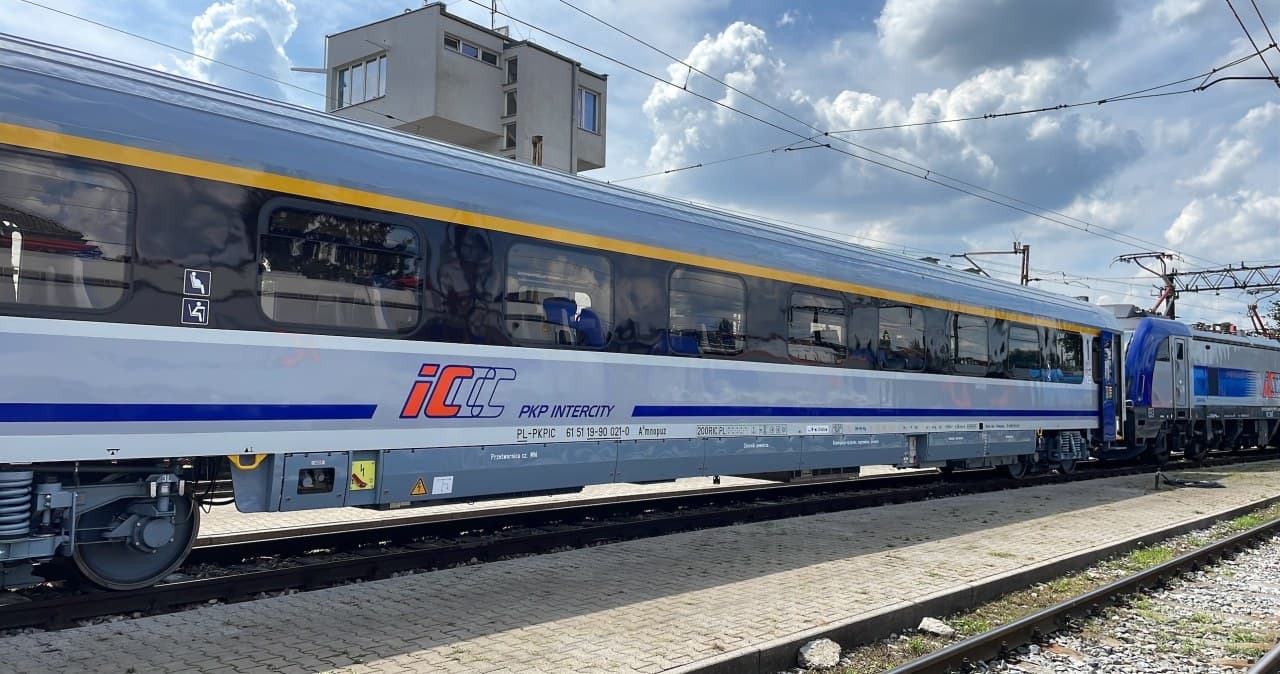 Paraliż na kolei. Awaria sieci trakcyjnej, ewakuowano setki osób