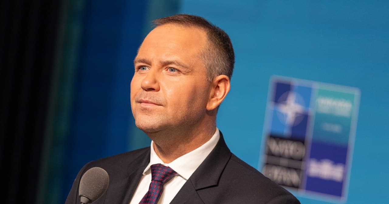 Wystawili Nawrockiemu notę. Widoczny podział w sondażu