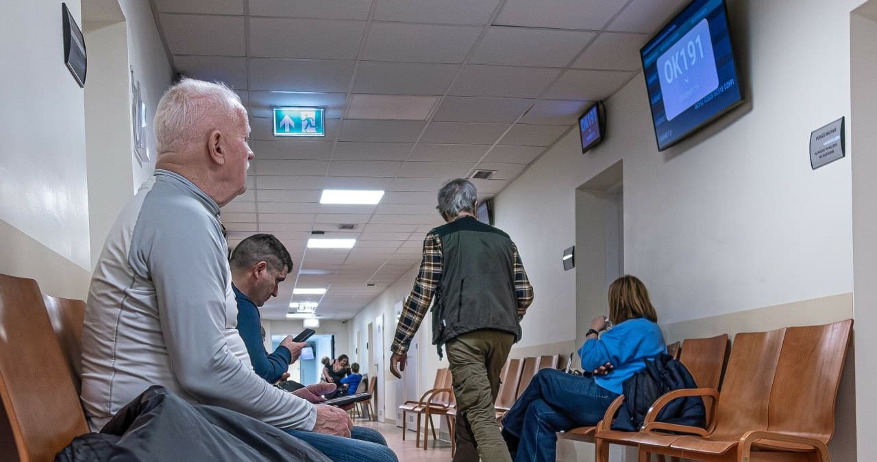 "Jak VIP-y". Media: Radni KO korzystali z miejskiej przychodni bez kolejki