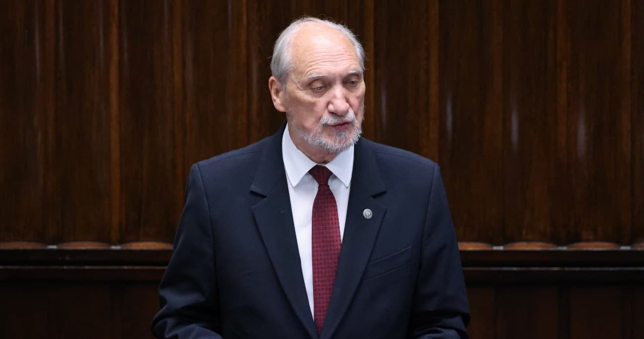 "Działali na rzecz Putina". Antoni Macierewicz oskarżył policjantów