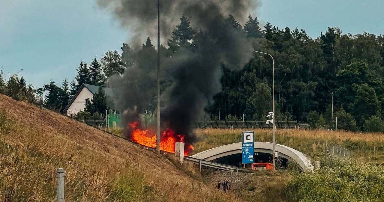 Pożar auta na zakopiance. Trasa w kierunku Tatr zablokowana