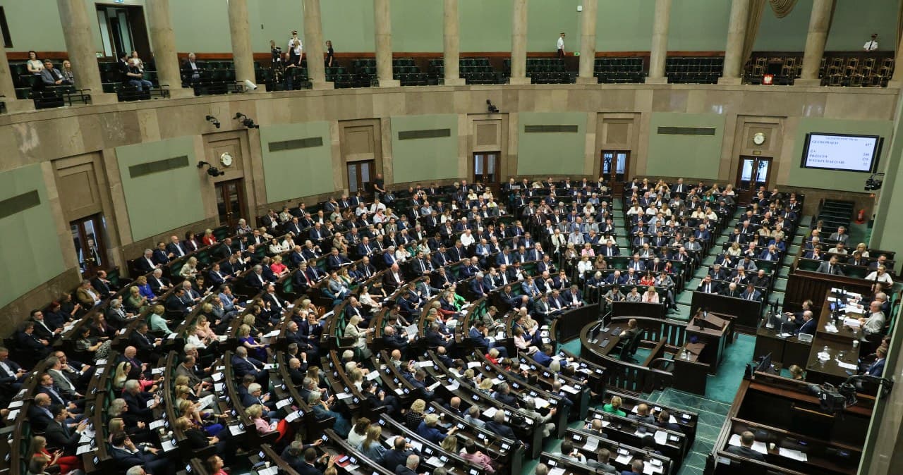 Morawiecki namiesza na prawicy? Polacy podzieleni, nowy sondaż
