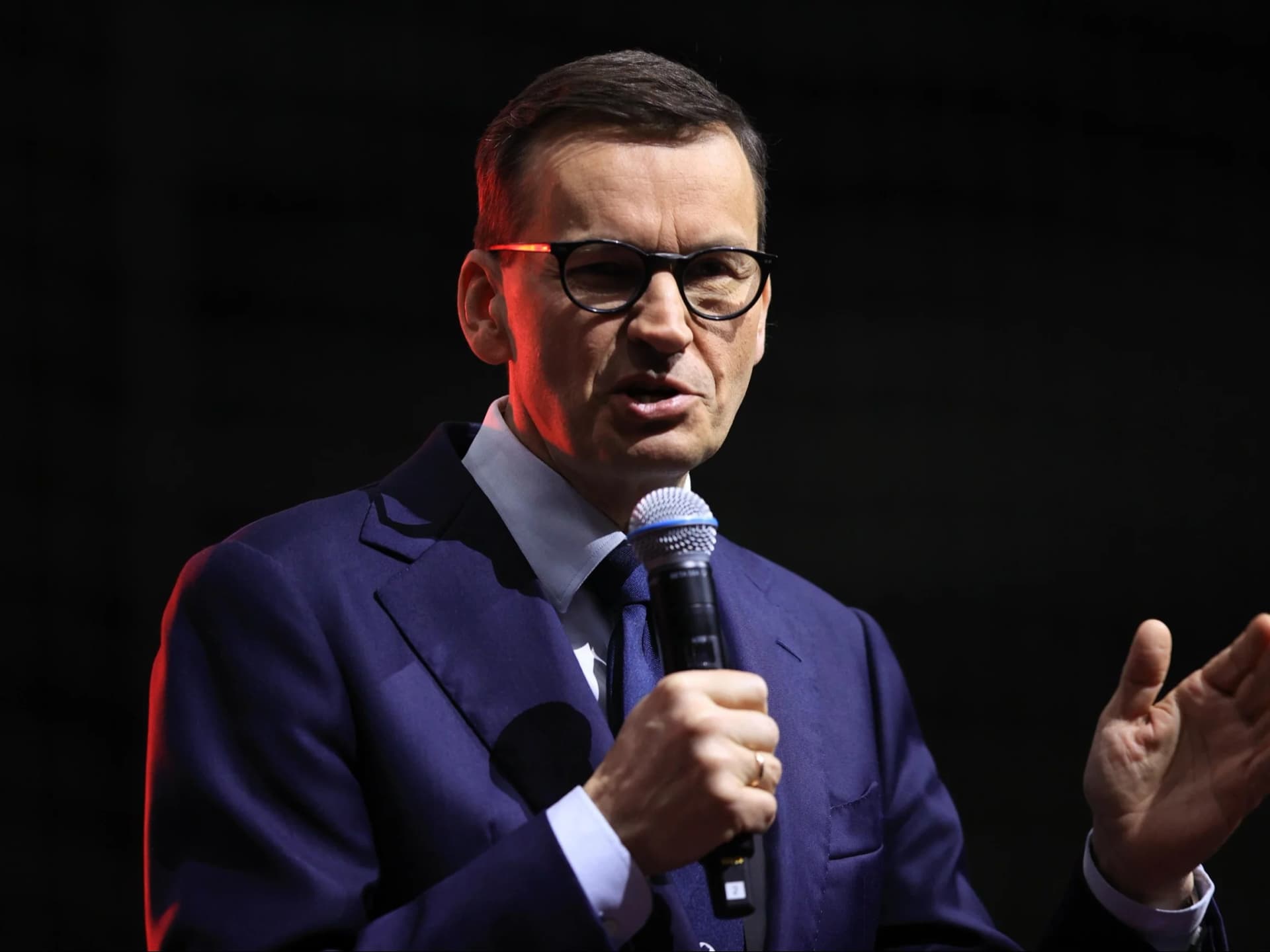 "Robi to, co jest na rękę Rosji". Morawiecki ostro o Sadowym