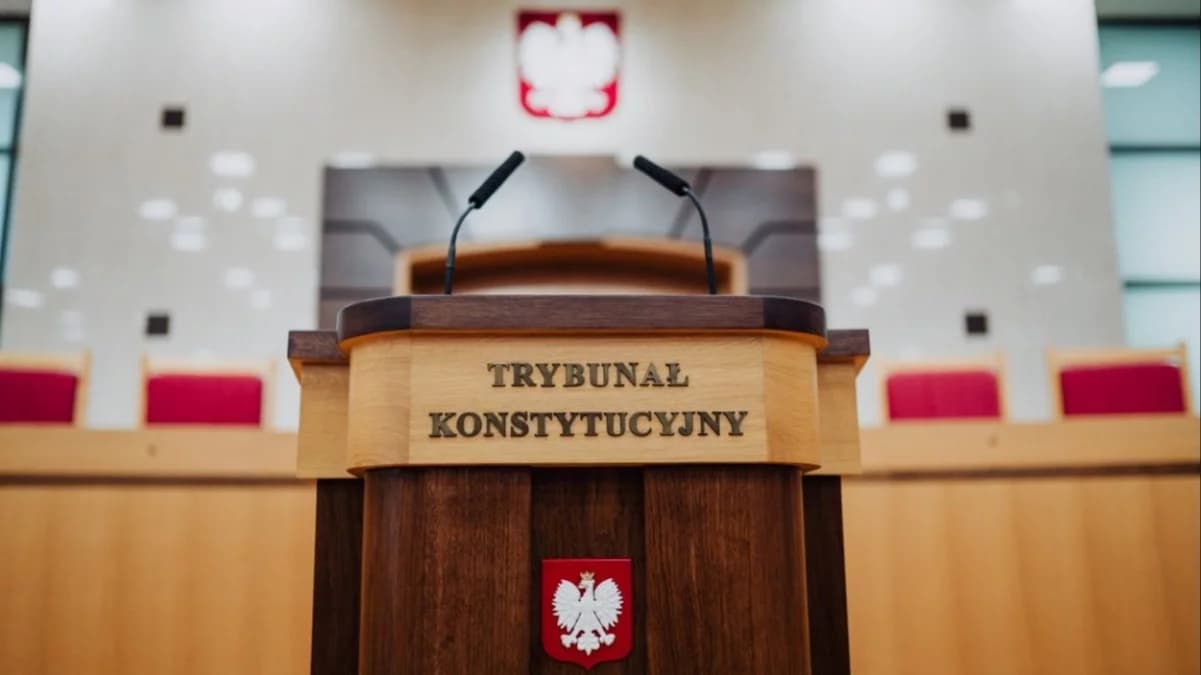 Spór o sędziów Trybunału Konstytucyjnego. Policja wezwana do budynku TK