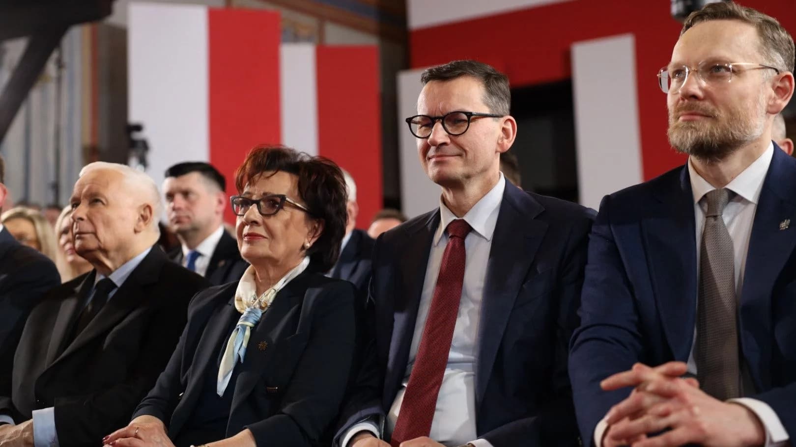 Napięcie w PiS narasta. Politycy Morawieckiego nie chcą podpisywać “lojalek