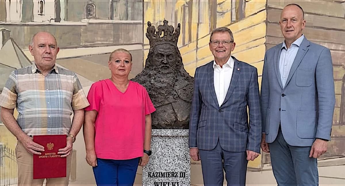 254 tys. zł dla liceum w Kole. Będzie modernizacja szkolnego zaplecza sportowego