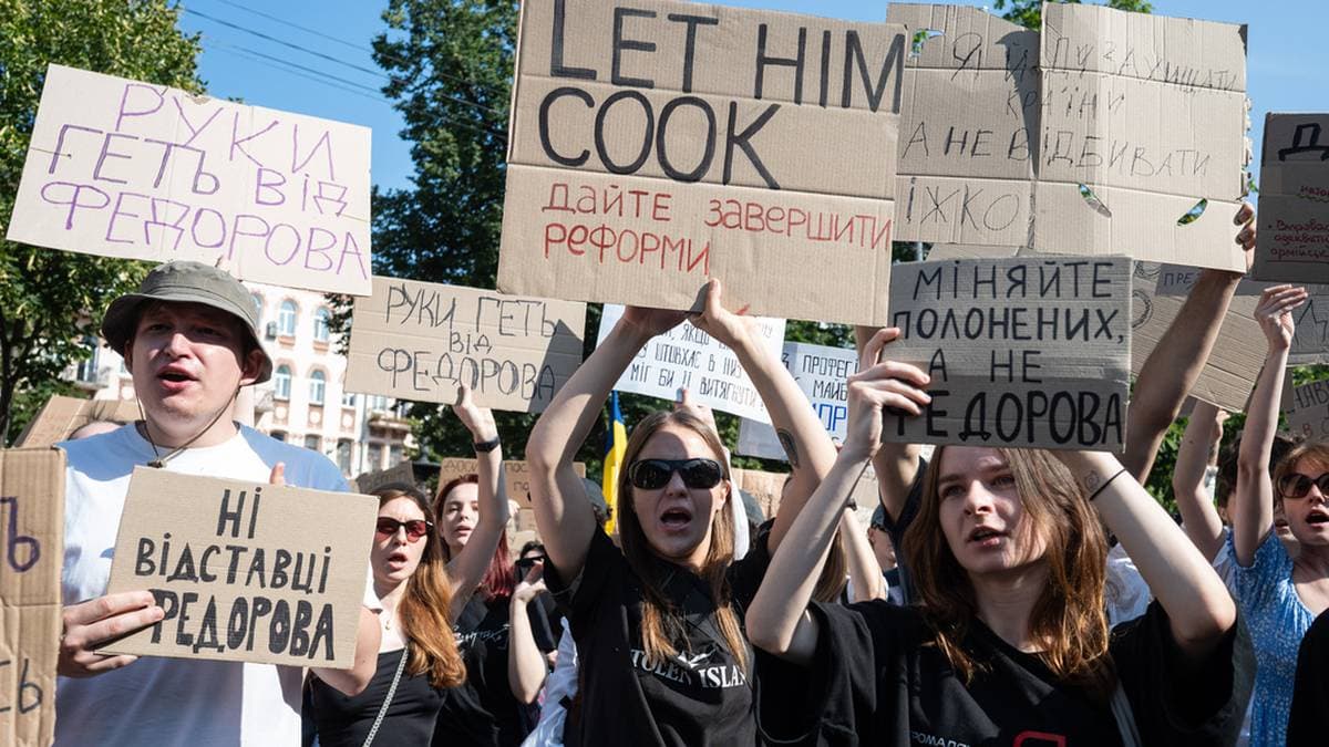 "Nasz rząd nas nie słucha". Masowe protesty po decyzji Zełenskiego