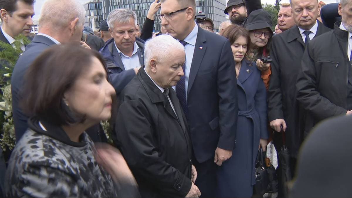 Iskrzyło na miesięcznicy. Prezes PiS chce "gwardii obywatelskiej"