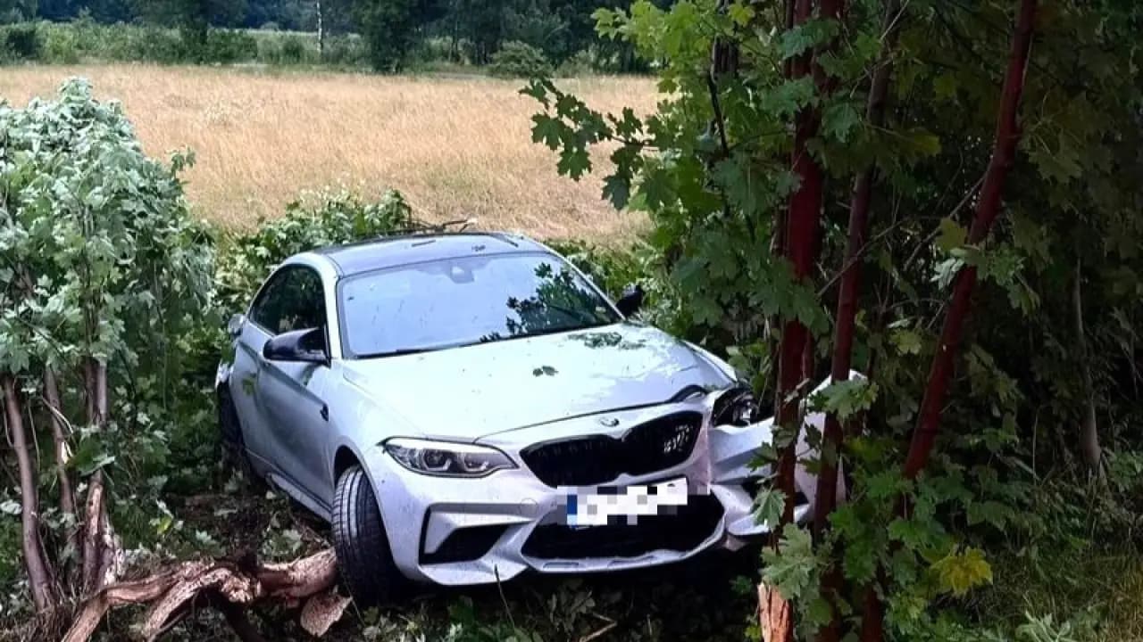19-latek rozbił BMW. Prawo jazdy miał od zaledwie dwóch miesięcy