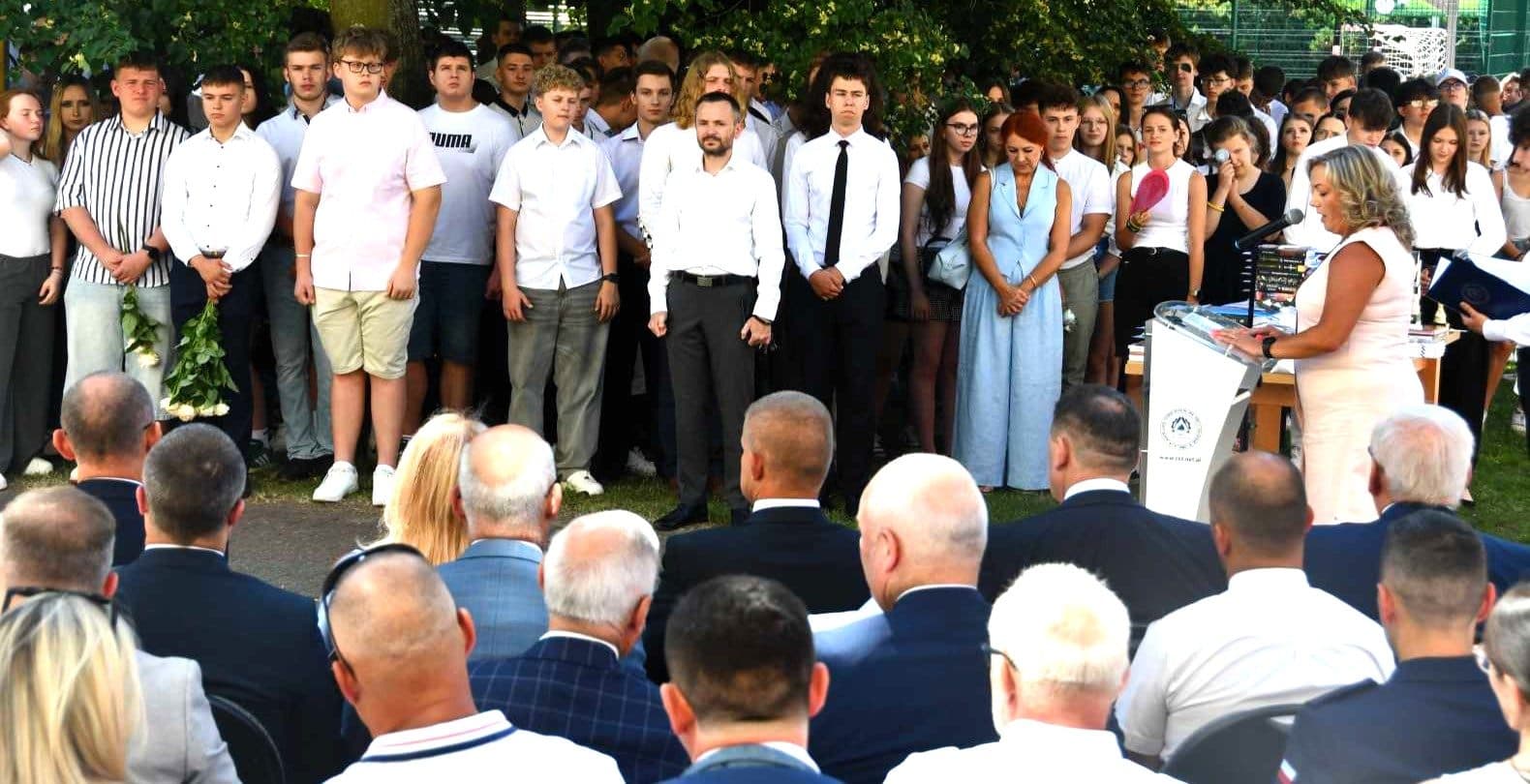 Nagrody, podziękowania i początek wakacji. Uroczyste zakończenie roku w ZST w Turku
