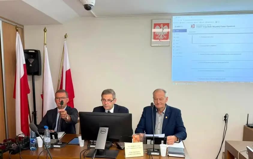 Burmistrz Opatówka z absolutorium i wotum zaufania za 2025 rok