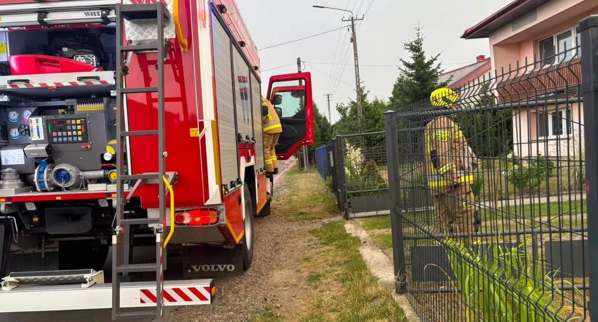 Wieczorny alarm w Wojcieszkowie. Strażacy musieli natychmiast ruszać na ulicę Parkową!