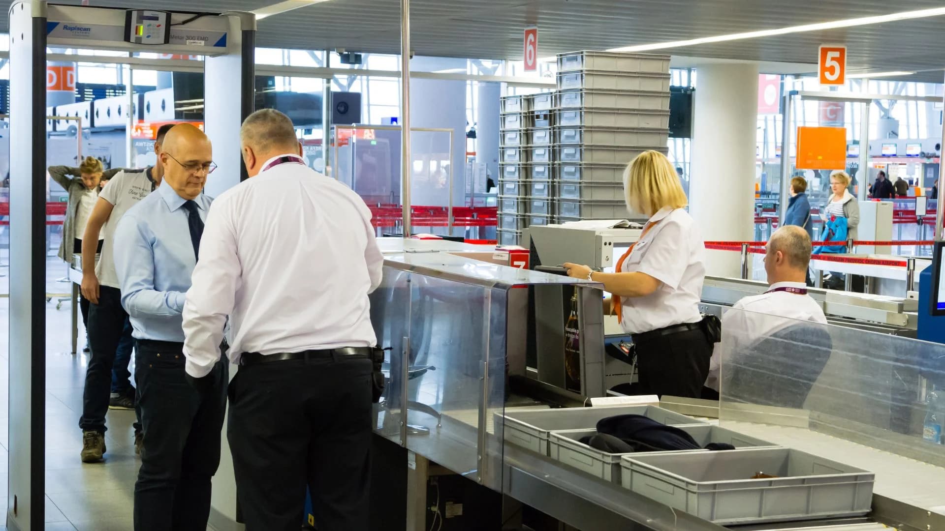 Koniec z limitem płynów na Lotnisku Chopina. Niestety tylko dla wybranych