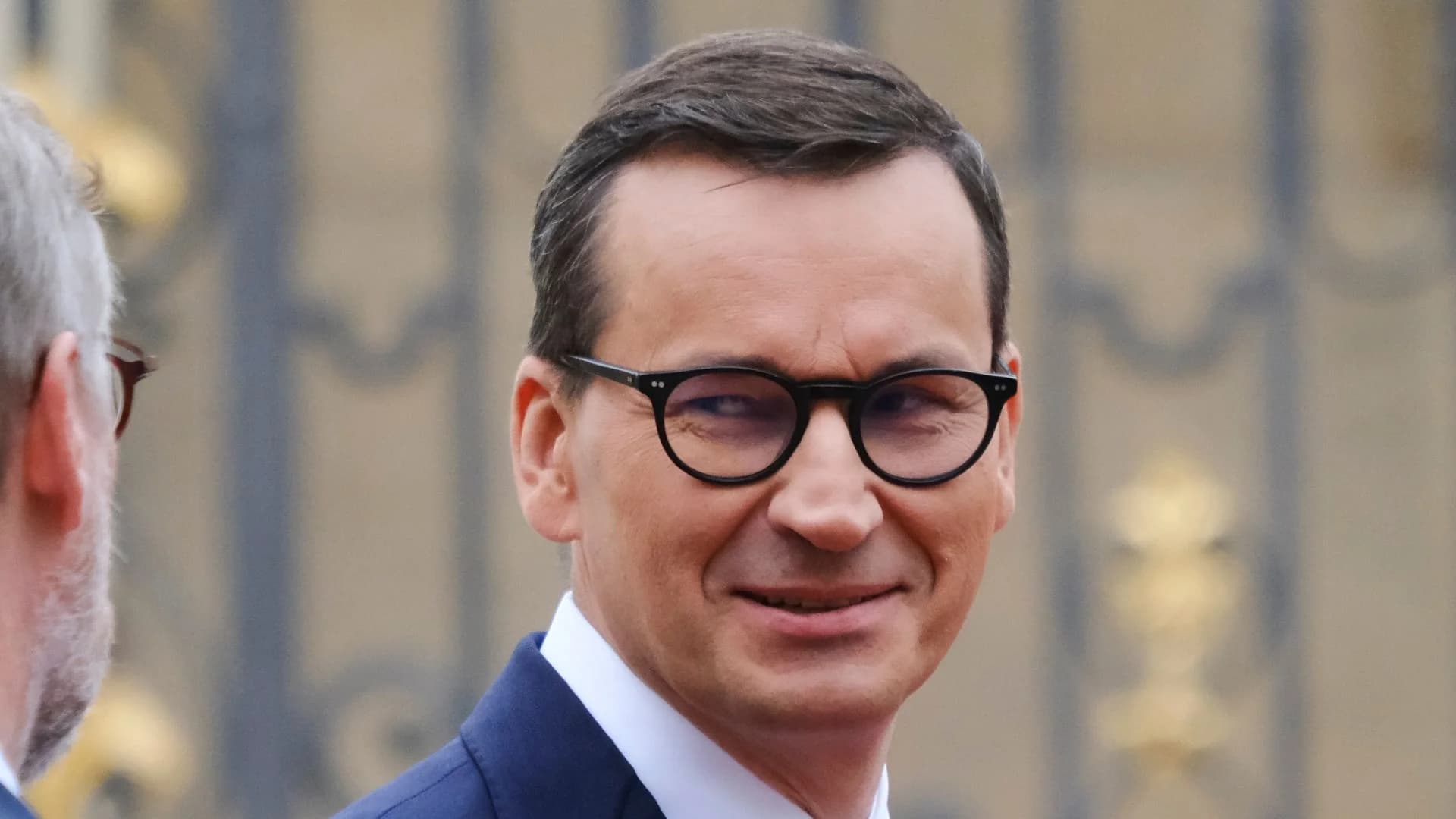 W nowym sondażu KO i PiS biją w mur. Aż nagle wskoczyła partia Morawieckiego