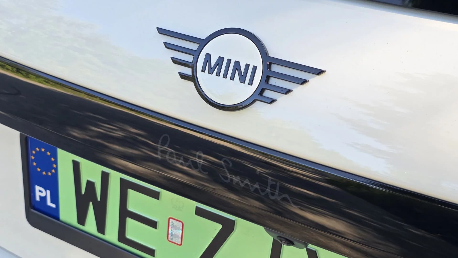 Otwieram auto, a ono wyświetla mi "Hello". Nowe MINI Paul Smith Edition wjeżdża do Polski