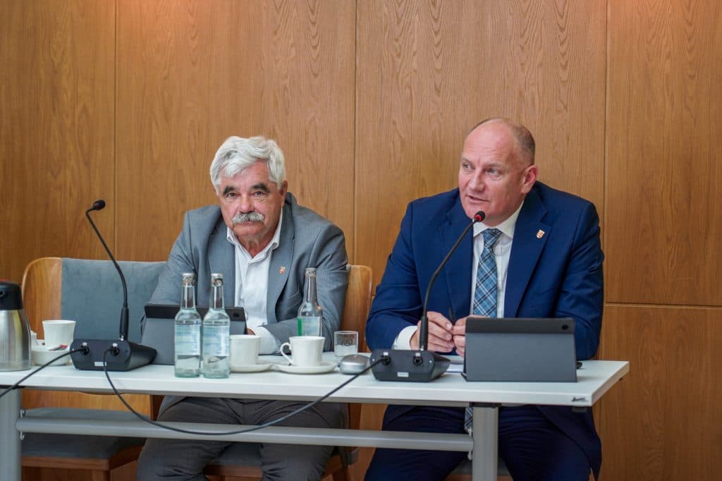 Powiat nowosądecki podsumował ostatnie miesiące. Miliony na inwestycje, remont Starostwa i rekordowa liczba spraw