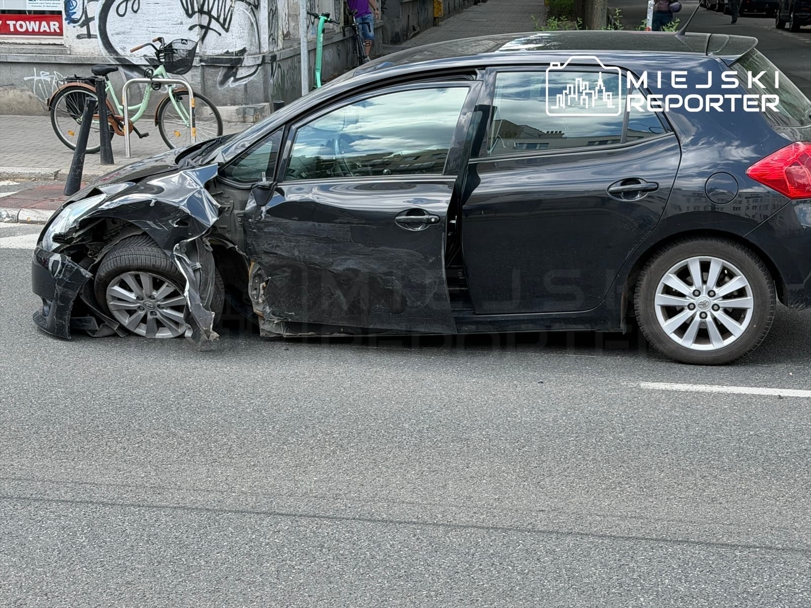 Uciekli pieszo będąc poszkodowanymi w zdarzeniu. Nietypowy wypadek na Puławskiej