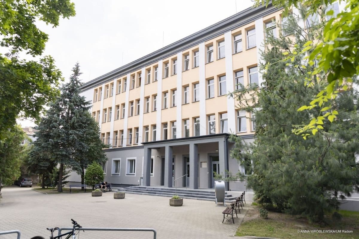 Cieplej, oszczędniej i nowocześniej. Dwie szkoły w Radomiu po termomodernizacji