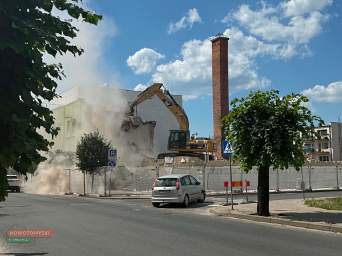 Znika kolejny charakterystyczny budynek w Nowym Tomyślu. Trwa rozbiórka przy ulicy Poznańskiej