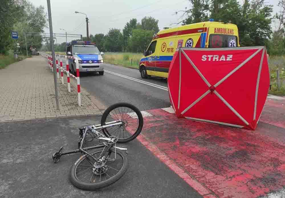 Śmiertelny wypadek rowerzysty. Uderzył w bok ciężarówki
