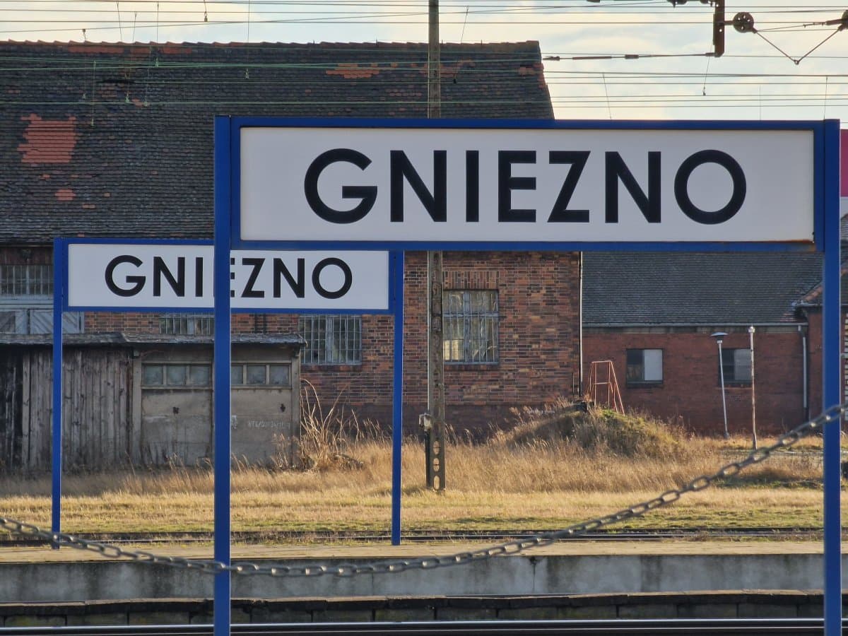 Horyzontalny Rozkład Jazdy. Jakie w nim miejsce kolejowej stacji Gniezno?
