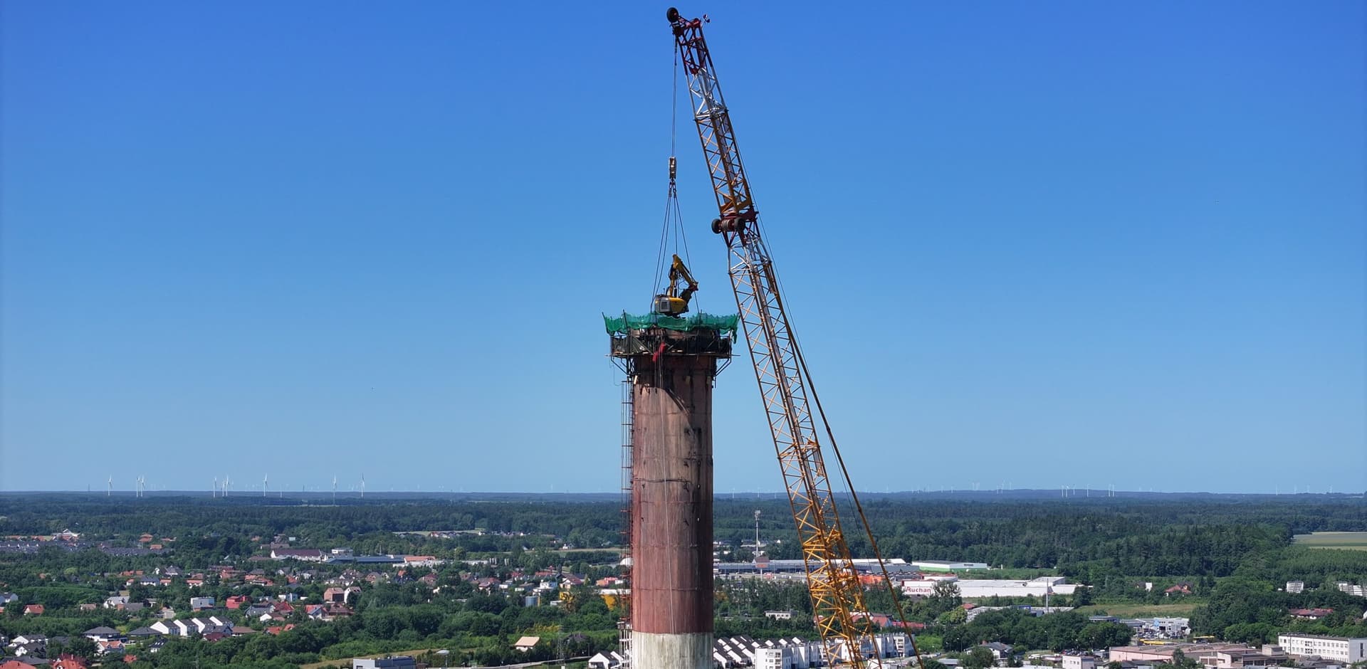 Zniknie komin ciepłowni przy ulicy Koszalińskiej w Słupsku. Rozbiórka potrwa do września