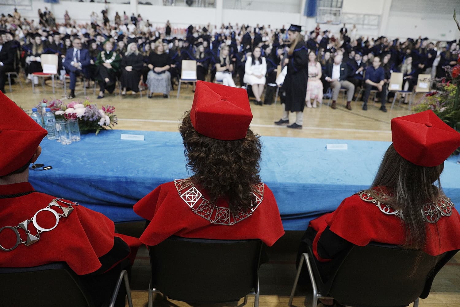 Młodzi lekarze uroczyście zakończyli naukę na kieleckiej uczelni