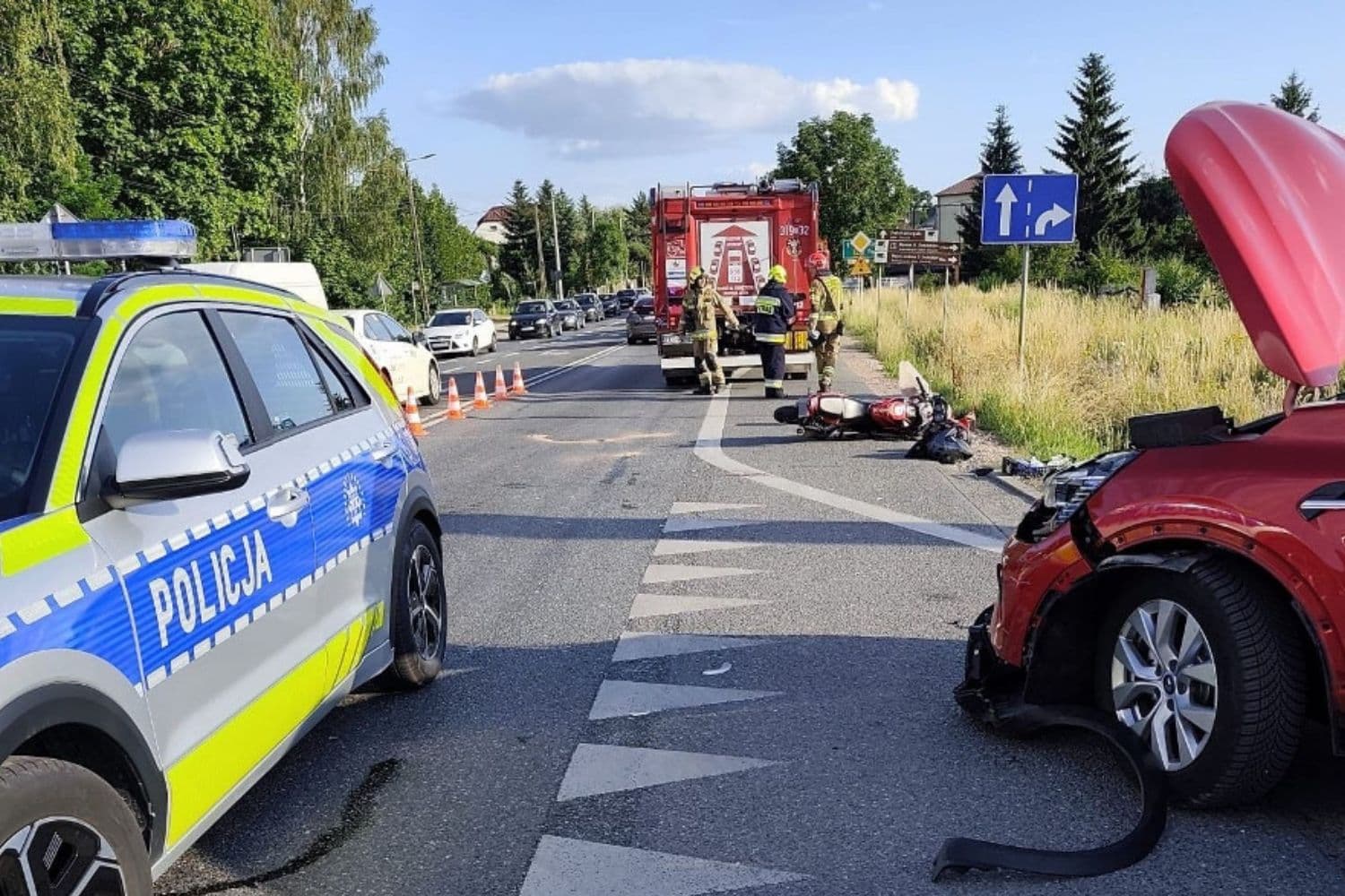 Zderzenie auta z motocyklem, dwie kobiety poszkodowane