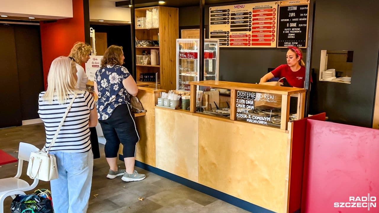 Nie zdążyli otworzyć restauracji, a już dostali mandat. Sprzedali... wodę w upał
