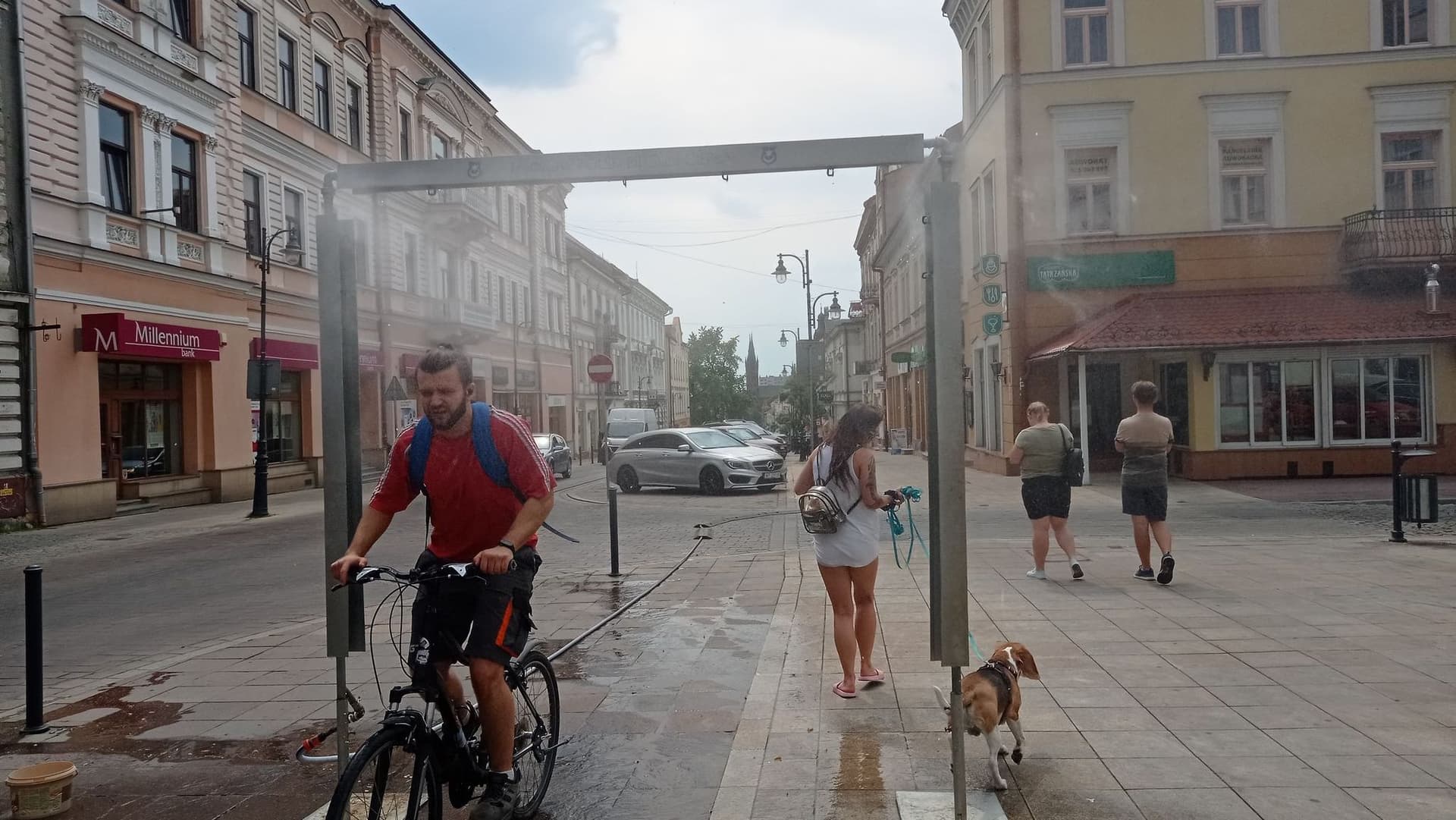 Upał w Tarnowie. Miasto podstawi beczkowóz z wodą pitną i ustawi kurtyny wodne