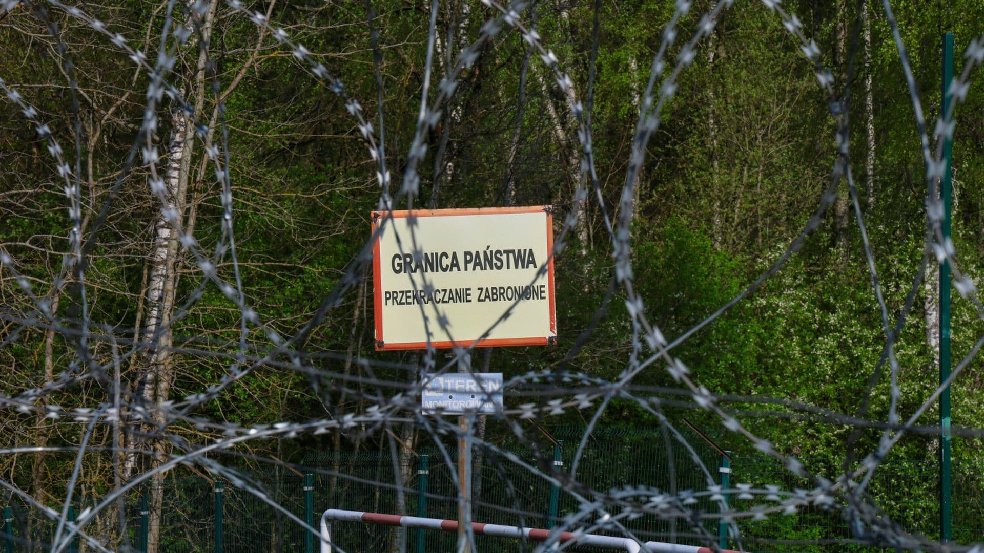 „Zielone ludziki pod obcą flagą”. Tak może wyglądać rosyjska prowokacja w Polsce