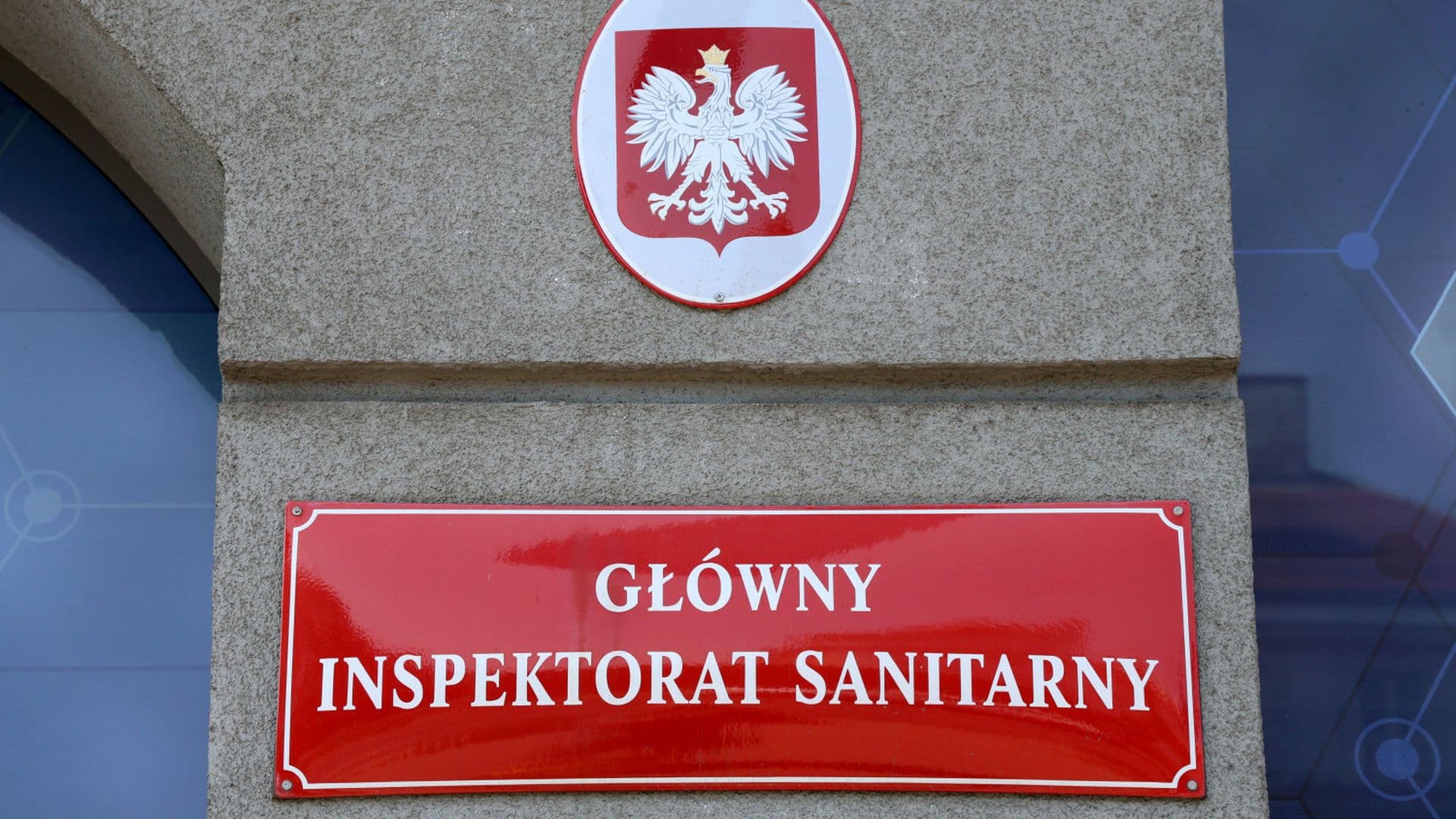 Szynka z popularnej sieci wycofana ze sprzedaży. GIS ostrzega przed groźną bakterią