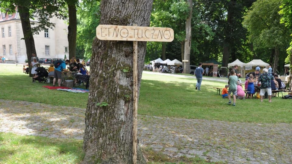 EtnoTuczno Festiwal. Rękodzieło, koncerty i regionalne smaki na zamkowym dziedzińcu